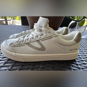 TRETORN womens 7.5 SERVE HOPPER SNEAKERS white Taupe Gray